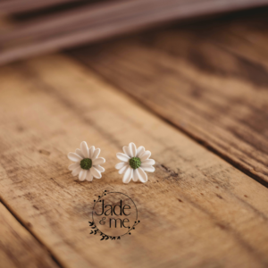White Flower Stud With Green